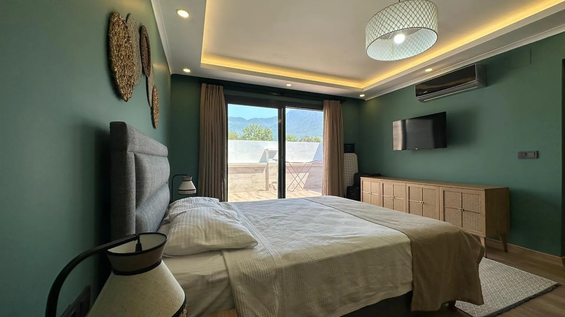 Villa Alya, Spacious 4 Bed Villa With Private Pool Fethiye