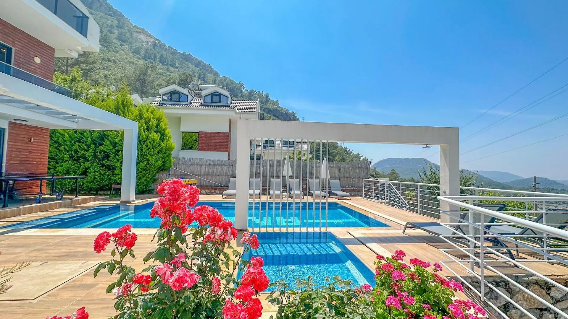 Villa Alya, Spacious 4 Bed Villa With Private Pool Fethiye