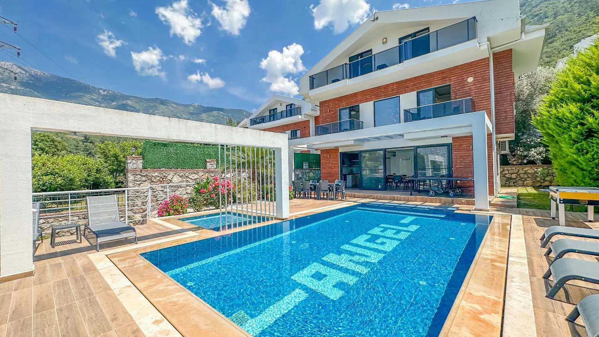 Villa Alya, Spacious 4 Bed Villa With Private Pool Fethiye