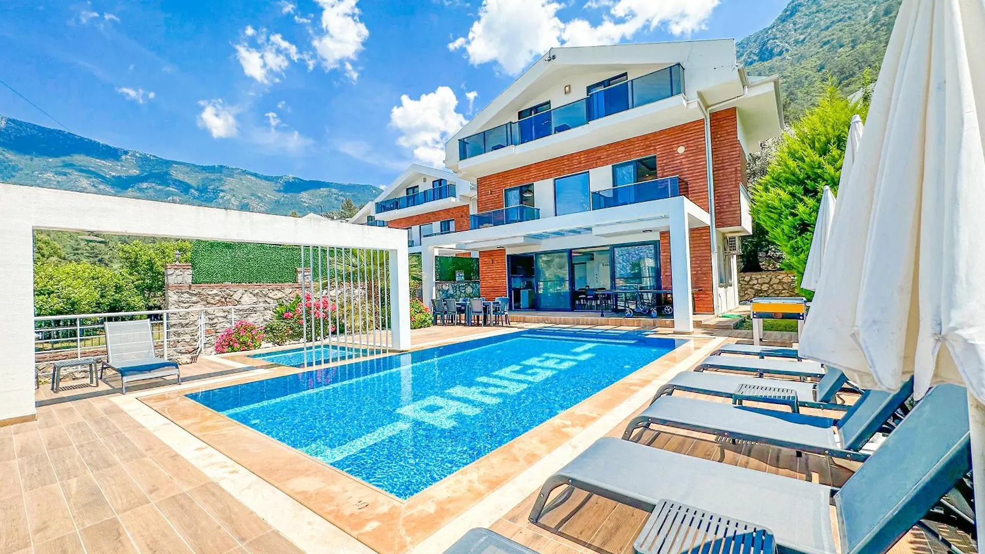 Villa Alya, Spacious 4 Bed Villa With Private Pool Fethiye